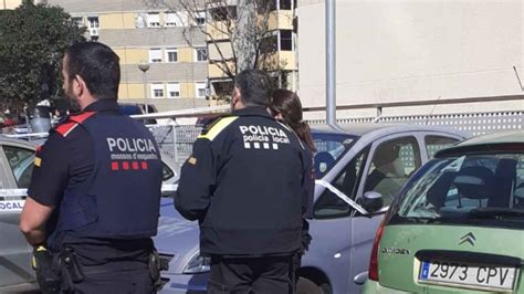 muere un hombre en barberà del vallès|Los Mossos investigan si el camionero del accidente con tres。